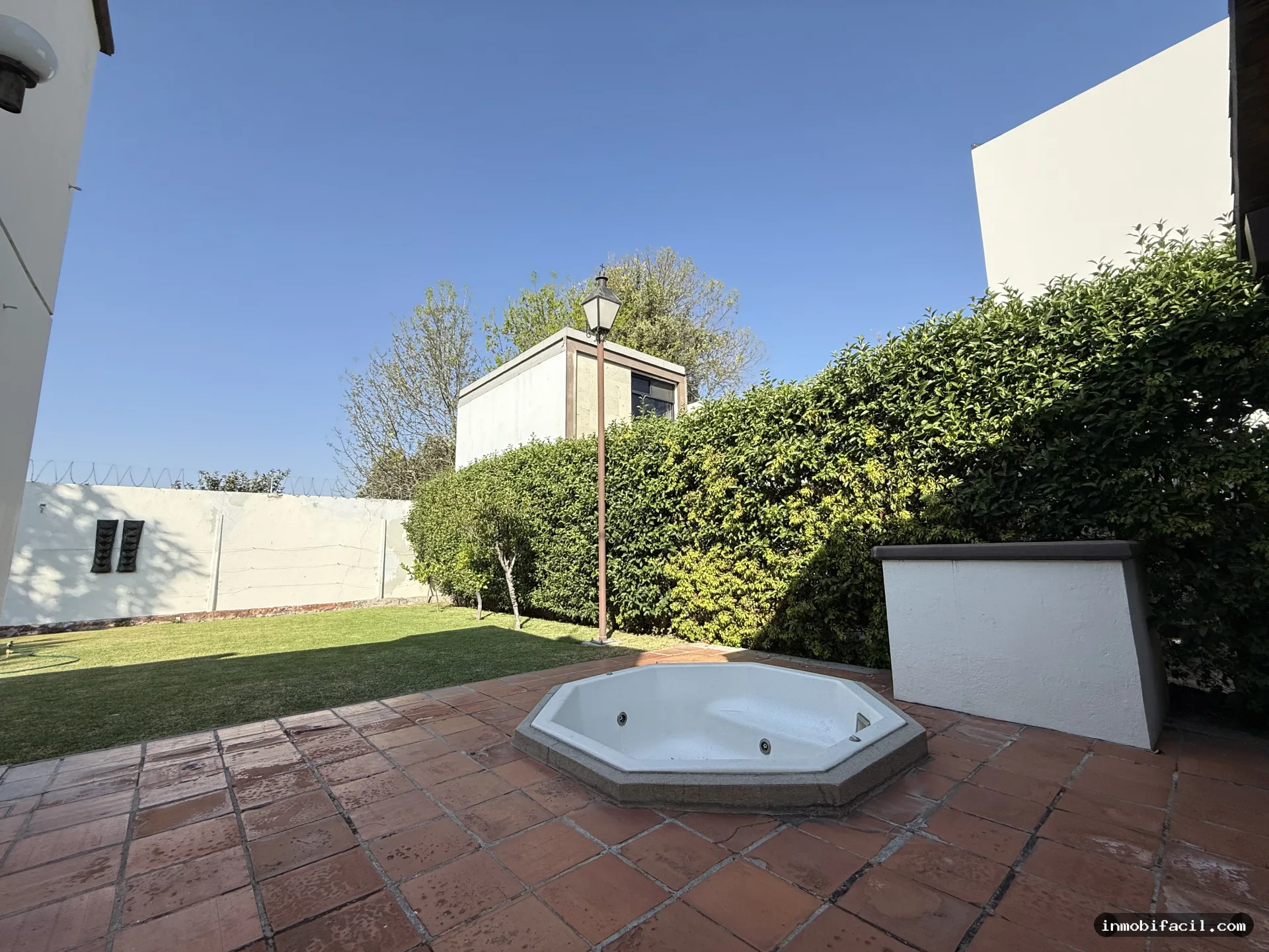Foto 19 de Casa de Descanso en El Cristo con Acción de Golf, Jacuzzi y Amplio Jardín | 396 m2 de Terreno